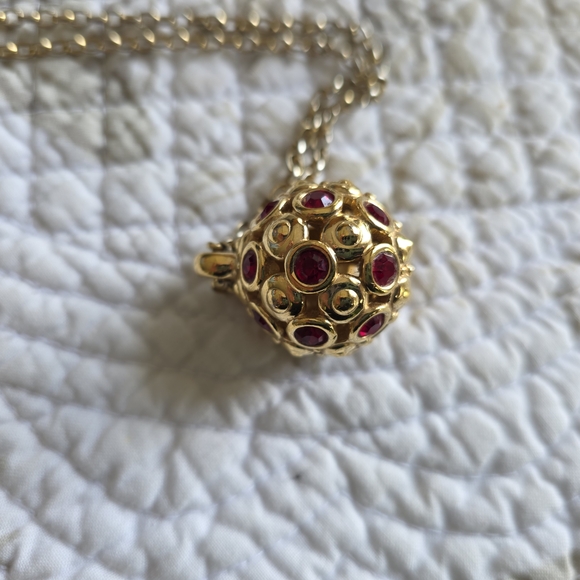 Swarovski Gold and Red Necklace with Elegant Detailing All Crystals Intact - Picture 2 of 6